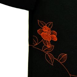 Detalle Haori Momo negro con flores rojas