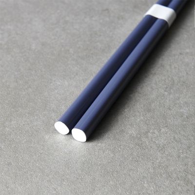 PRO08620- Palillos lacados en azul tinta y blanco